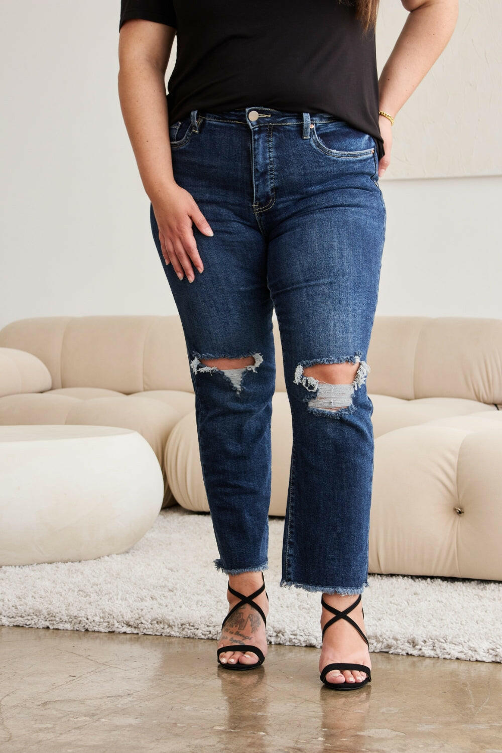 RFM 'Dylan' Tummy Control Distressed High Waist Raw Hem Cropped Jeans - Full Size.