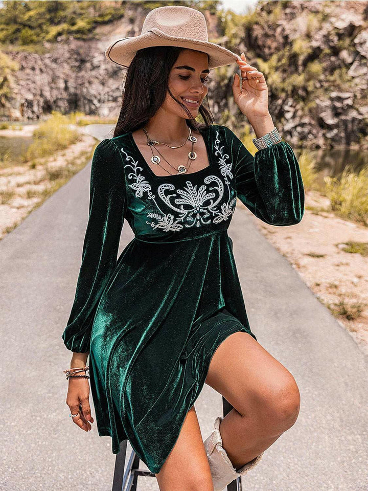 Emerald Enchantment Velvet Dress - The Rogue Daisy