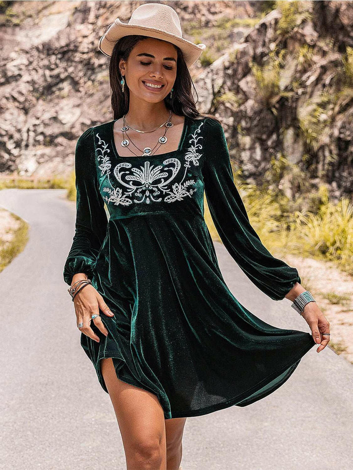 Emerald Enchantment Velvet Dress - The Rogue Daisy